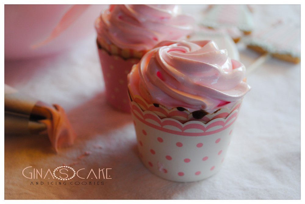 Angel Feather icing e Cupcakes alla Vaniglia