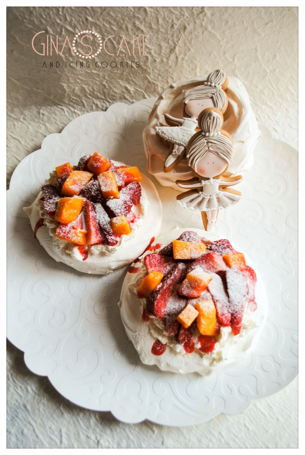 Pavlova alle fragole e mango