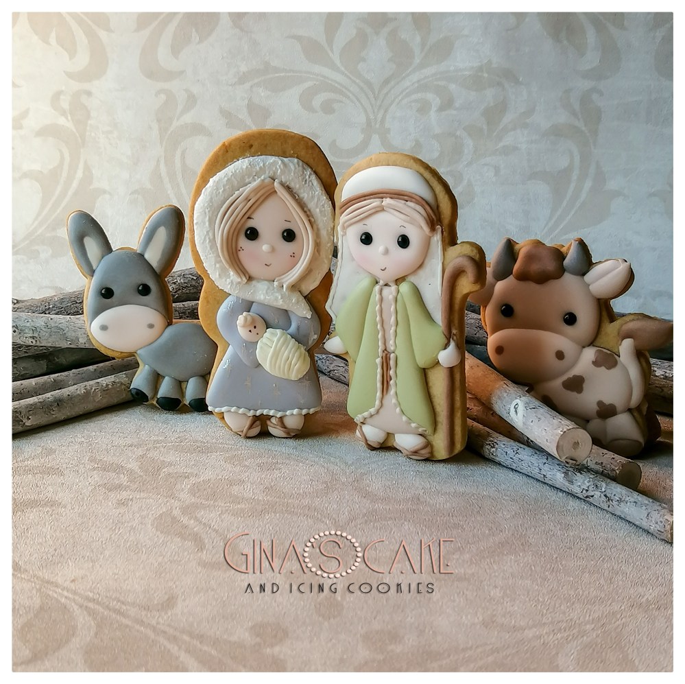 Come in un presepe, dolcemente.