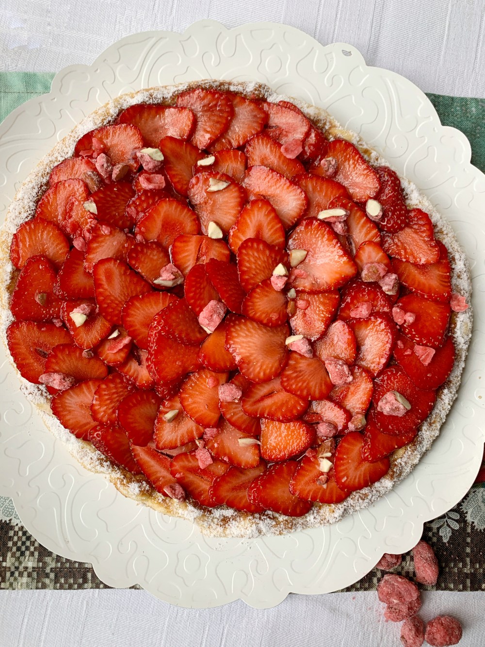 Tarte alle fragole e pralines roses